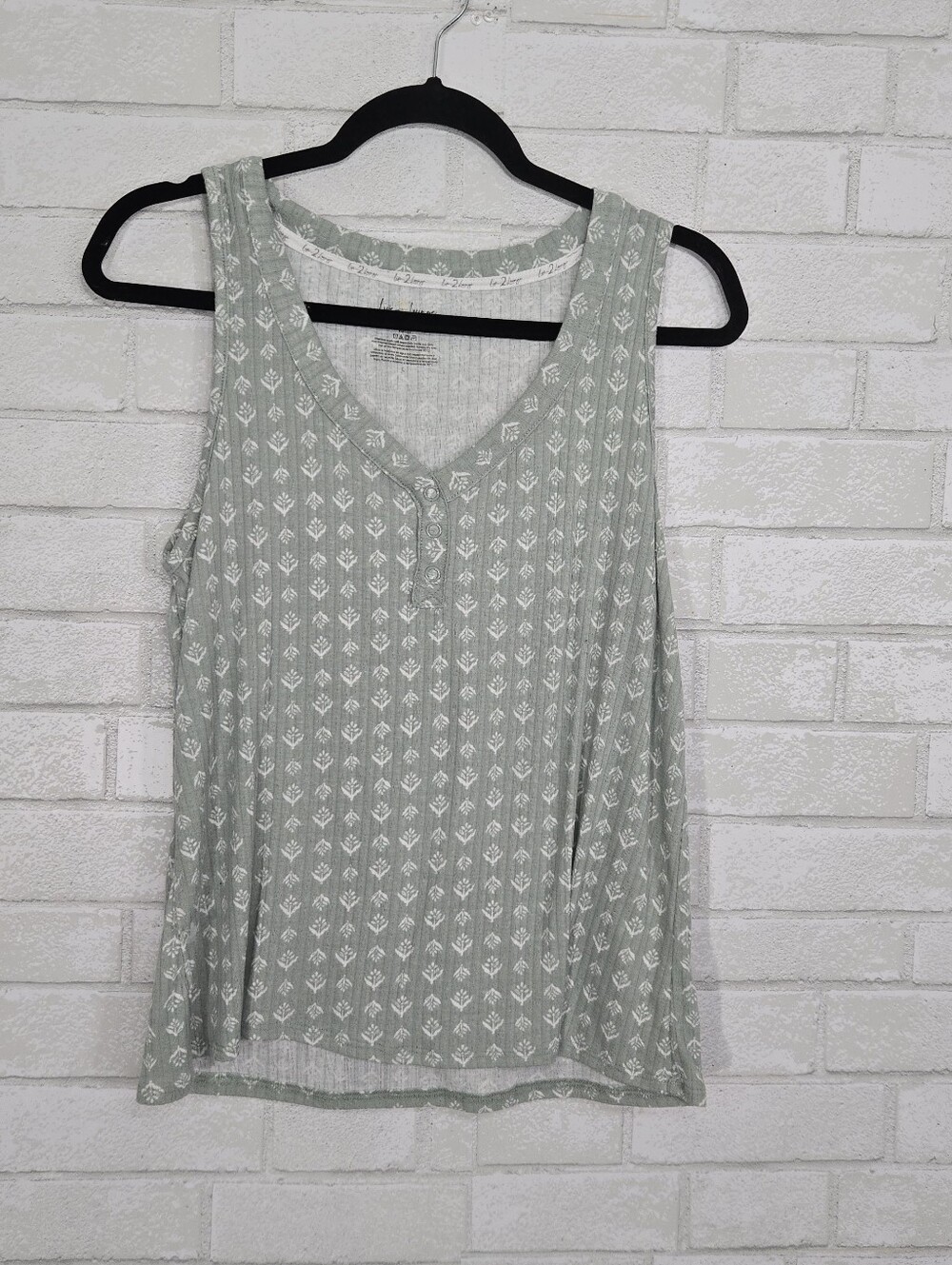 Live 2 Lounge tank